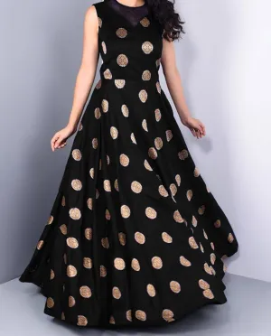Alluring Jacquard Zari Work Gown