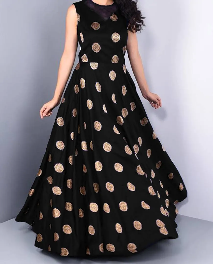 Alluring Jacquard Zari Work Gown