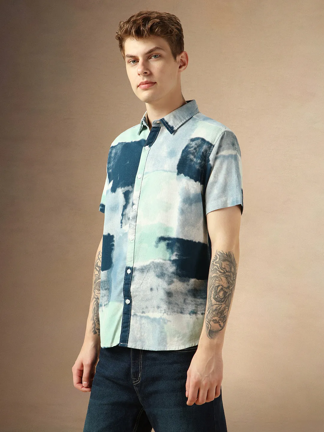 Men's Green Abstract Print Spread Collar Short Sleeves Relaxed Fit Casual Shirt
