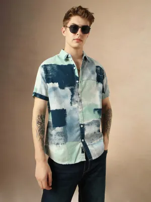 Men's Green Abstract Print Spread Collar Short Sleeves Relaxed Fit Casual Shirt