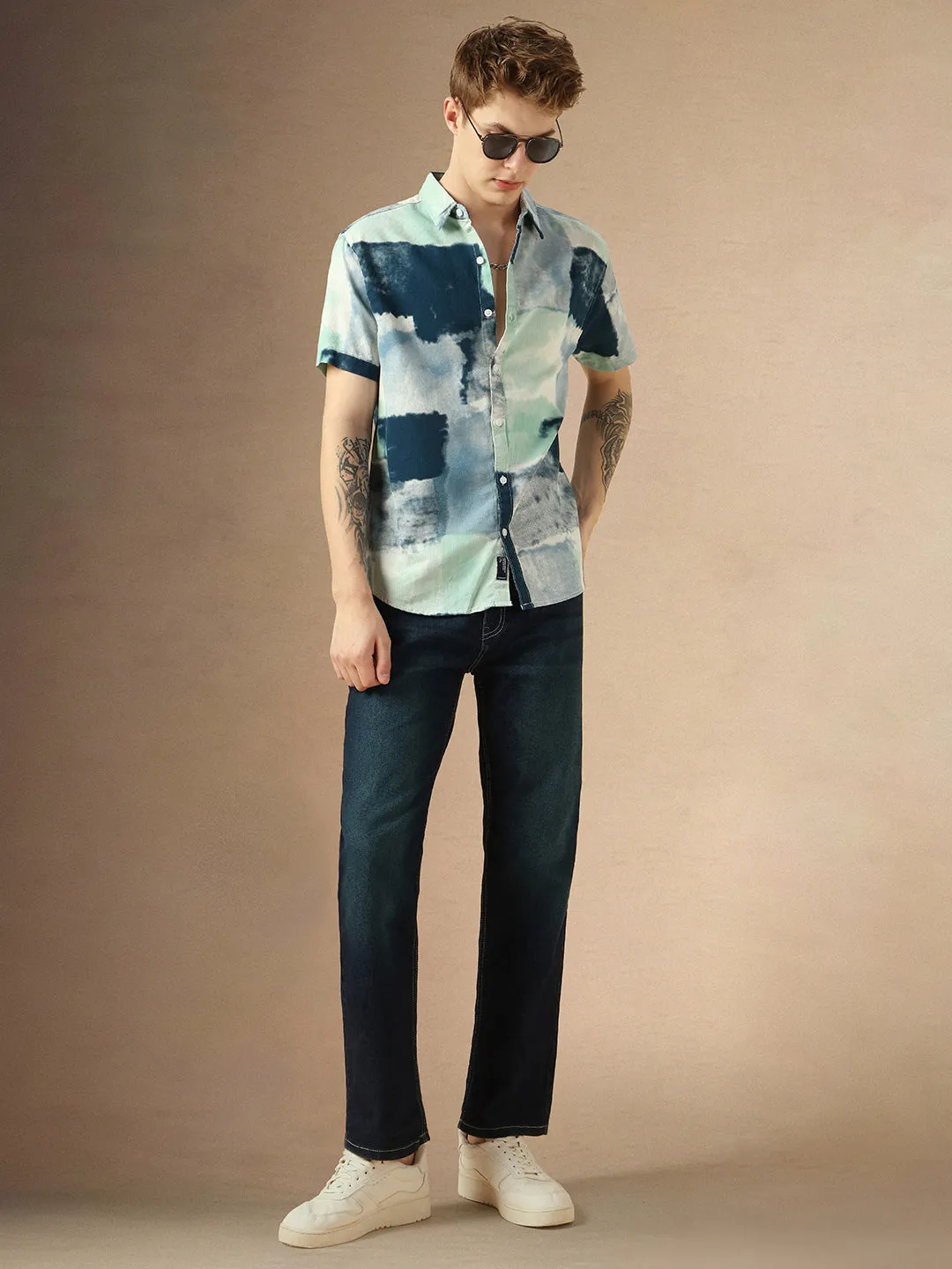 Men's Green Abstract Print Spread Collar Short Sleeves Relaxed Fit Casual Shirt