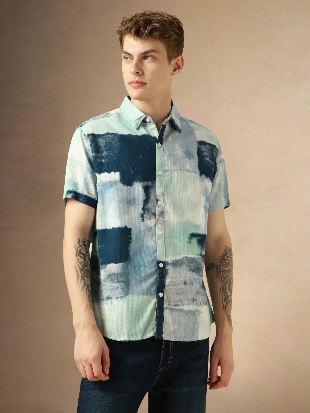 Men's Green Abstract Print Spread Collar Short Sleeves Relaxed Fit Casual Shirt