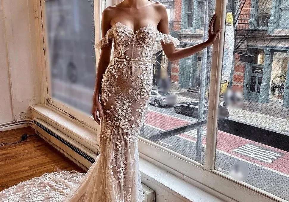 SOLD OUT -Elegant Mermaid  Off the Shoulder Sweetheart Full Lace Wedding Dress
