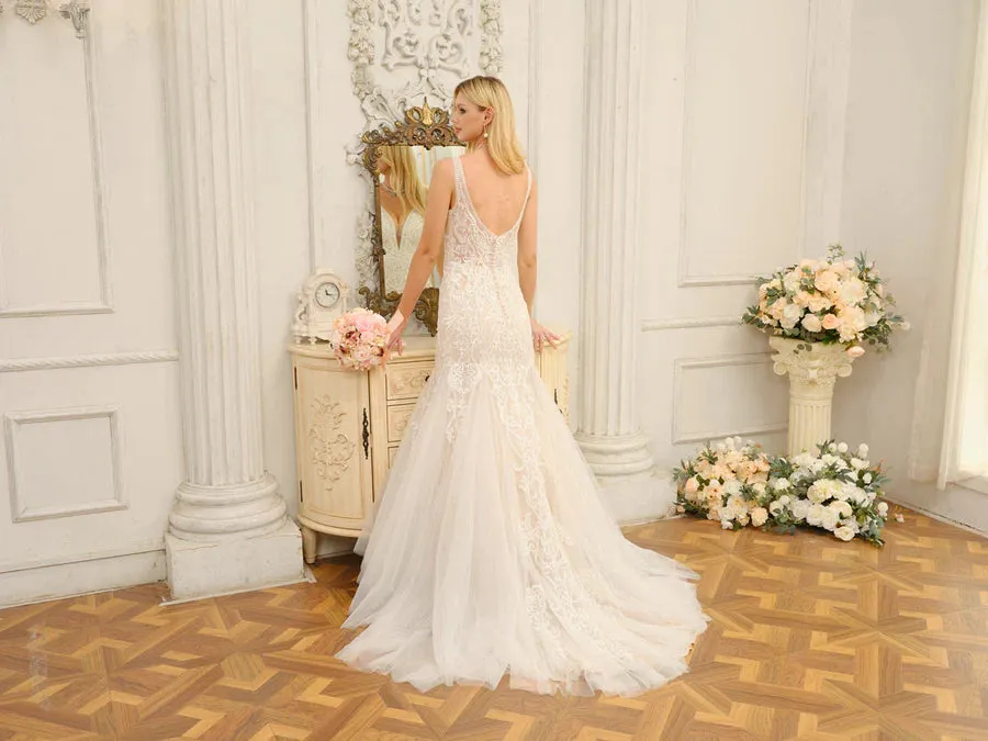 Trumpet/Mermaid V-Neck Sleeveless Long Wedding Dresses With Appliques